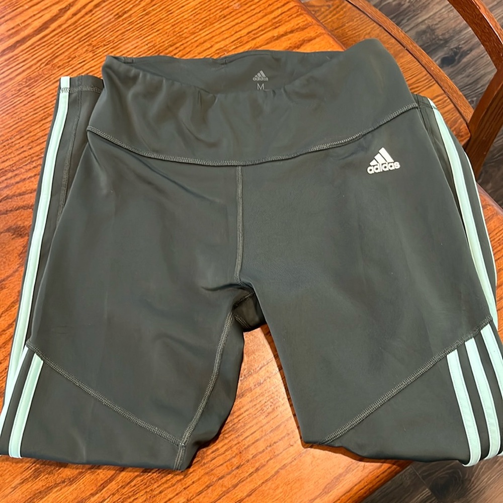 Adidas women’s  workout/yoga pants nwot Medium